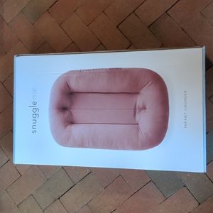 Snuggle me organic infant lounger